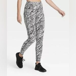 All In Motion Black/White Leggings | Woman’s Sz L